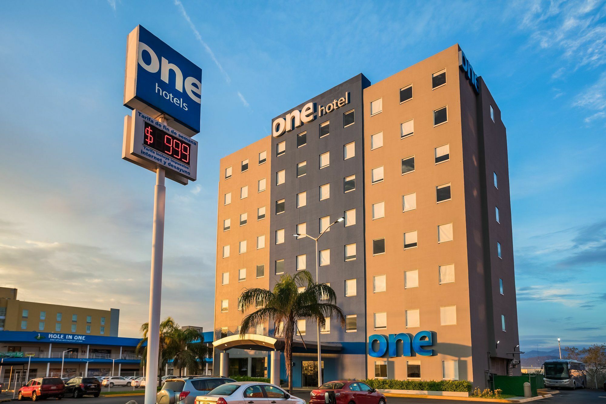 One Monterrey Aeropuerto Hotel Apodaca Exterior photo